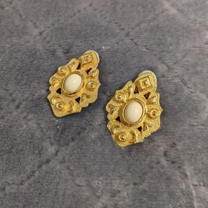 Vintage Goldtone Clip Earrings w/ Ivory Colored Cabachon Bead Accent